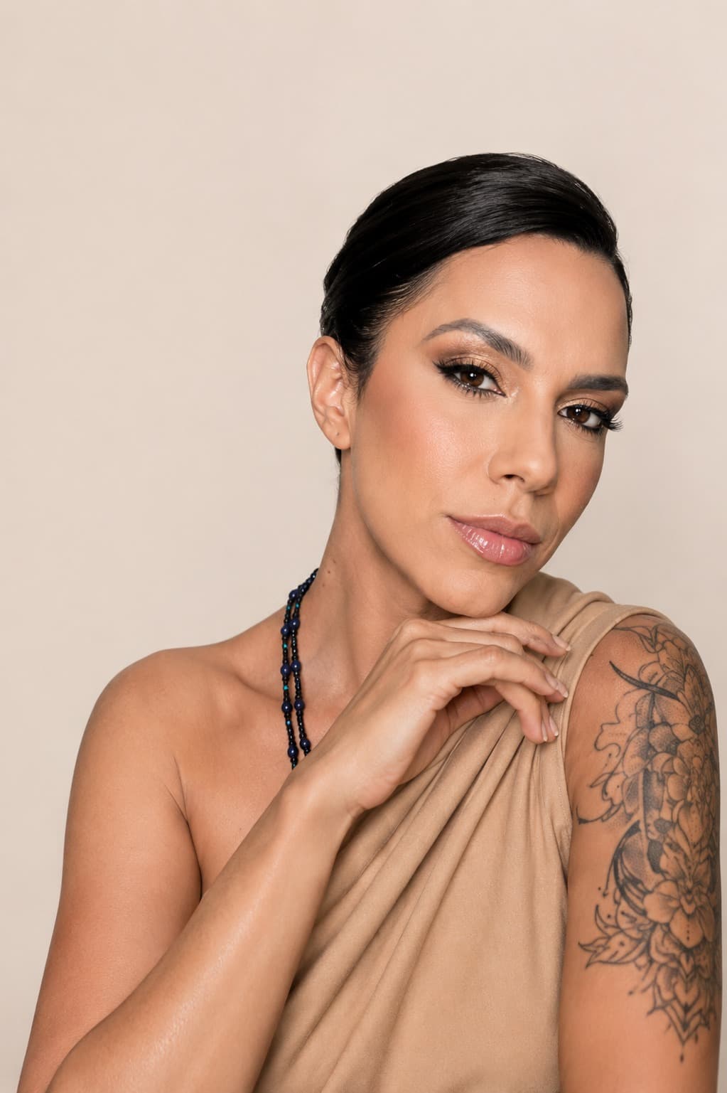 Isabella Marques, maquiadora profissional em Palmas – TO, com maquiagem sofisticada de acabamento natural
